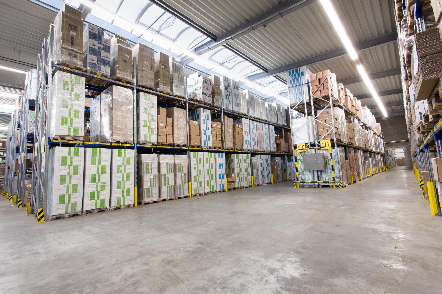 Innenansicht Verpackungsmittel Lagerhalle der envirogroup GmbH Innenansicht Verpackungsmittel Lagerhalle der envirogroup GmbH